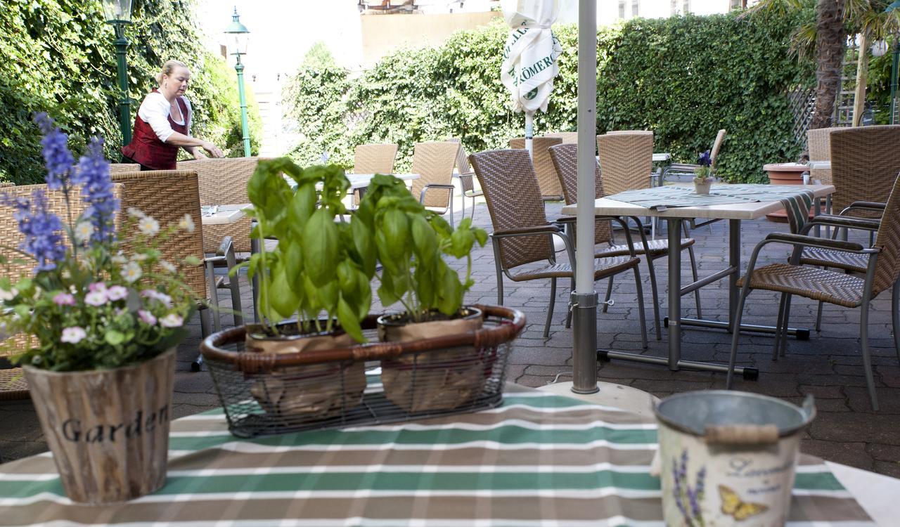 Hotel Restaurant Osterbauer Neunkirchen Exterior photo